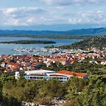 Daire Luxurious Apartment In Betina With Wifi *